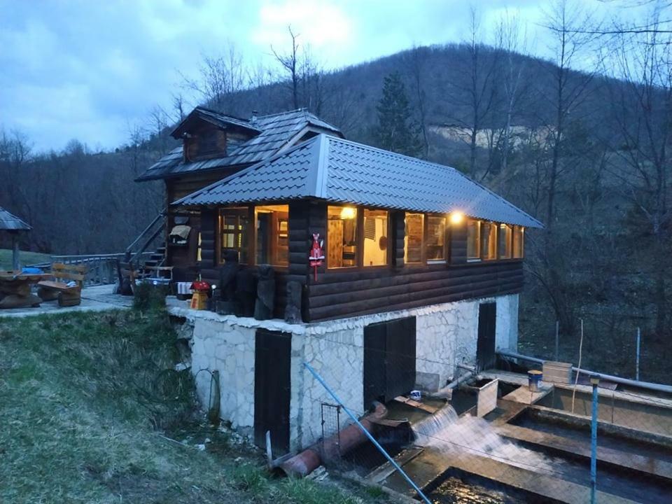 Sipovo Etno Kuce Miljevic酒店 外观 照片